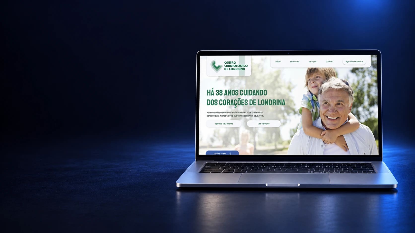 Mockup do site Centro Cardiológico de Londrina, com dispositivo completo, a partir da página real fornecida.